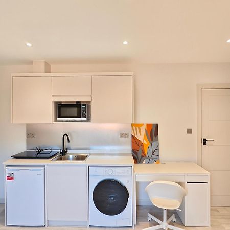 Morden Stratford Studio 1 Hotel Лондон Екстериор снимка